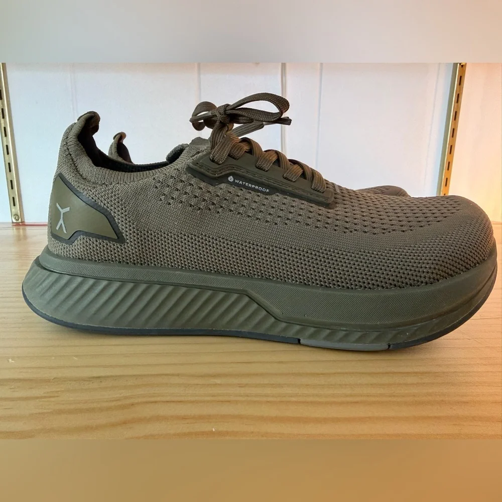 Lux Unisex Adapt Waterproof Runner Athletic Shoes